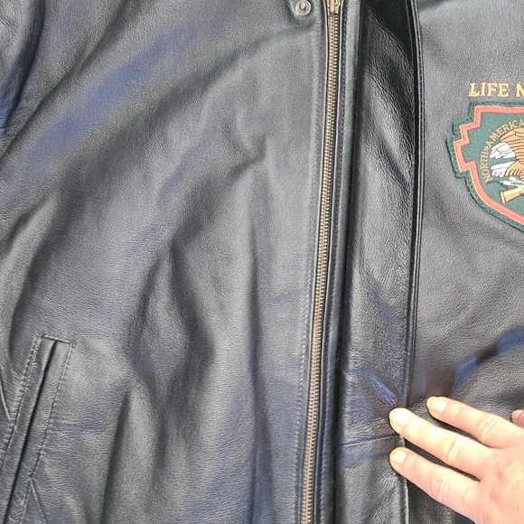 Leather jacket - Picture 4 of 12